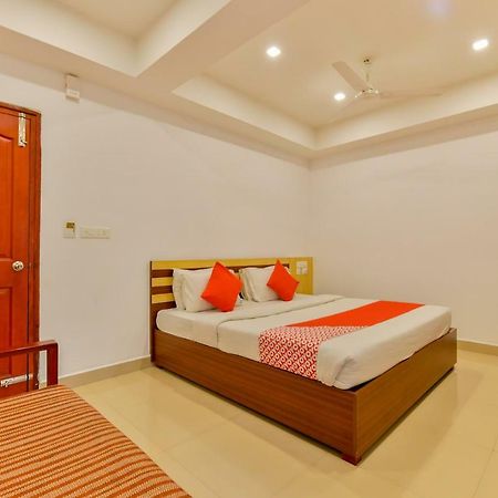 Oyo 18604 Puthens Capitol Inn Kochi エクステリア 写真
