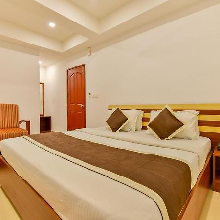 Oyo 18604 Puthens Capitol Inn Kochi エクステリア 写真