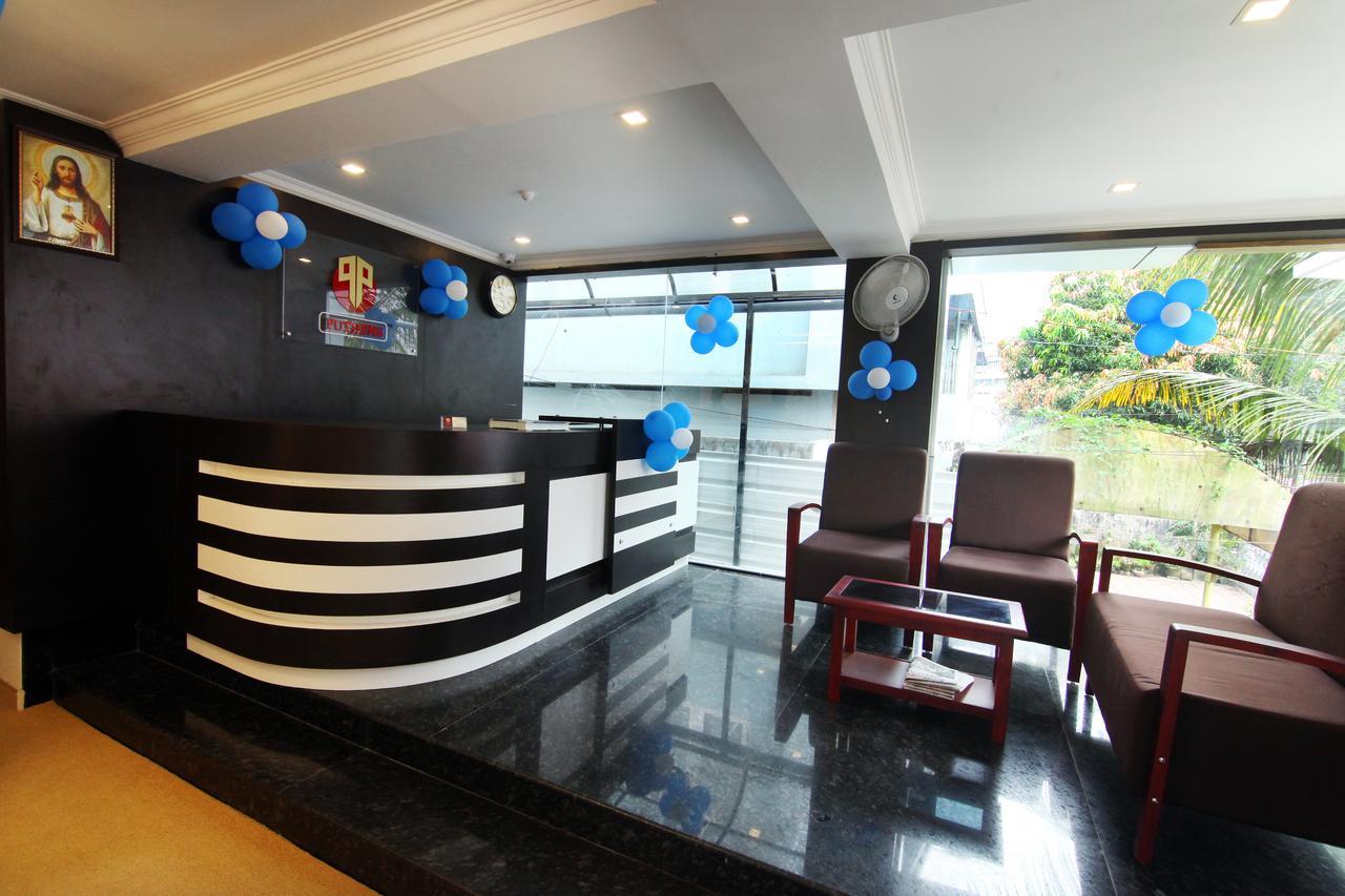 Oyo 18604 Puthens Capitol Inn Kochi エクステリア 写真