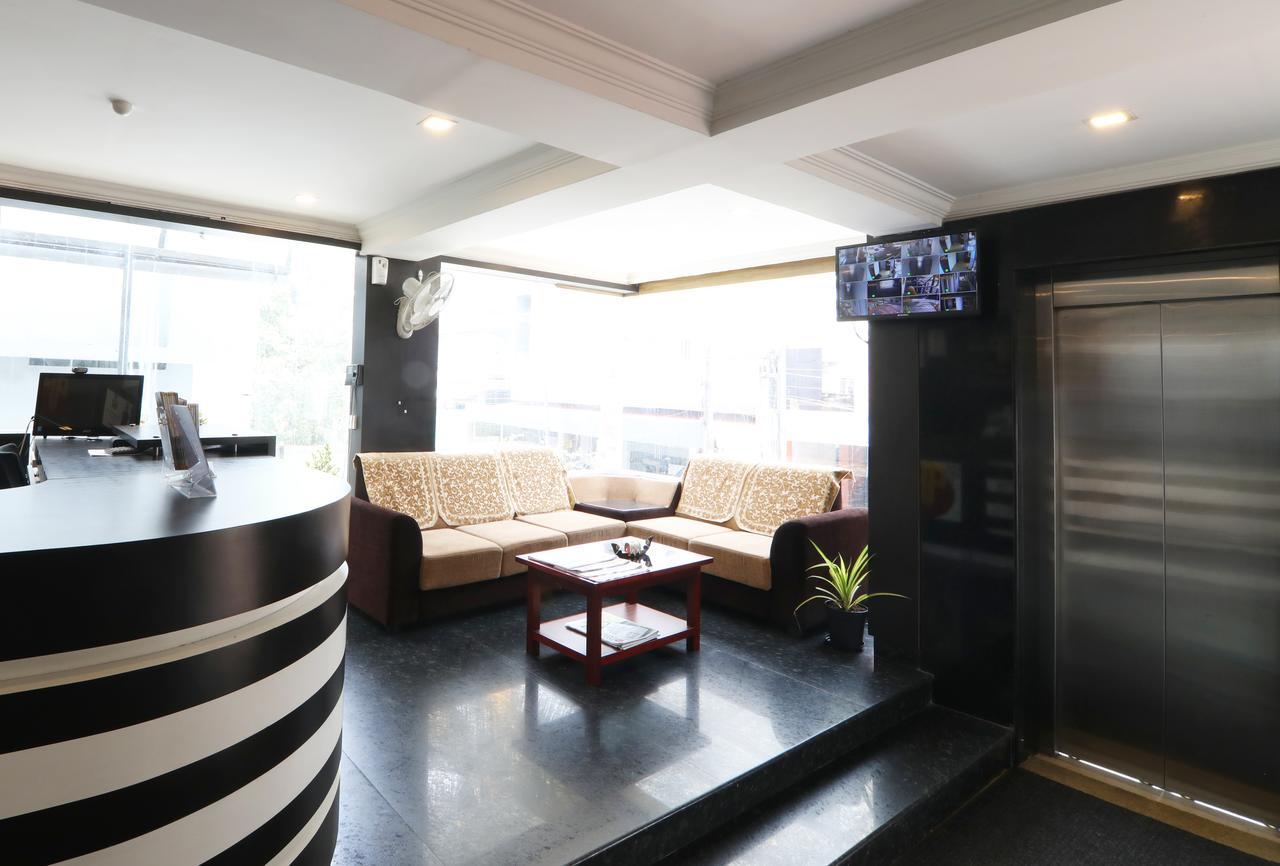 Oyo 18604 Puthens Capitol Inn Kochi エクステリア 写真