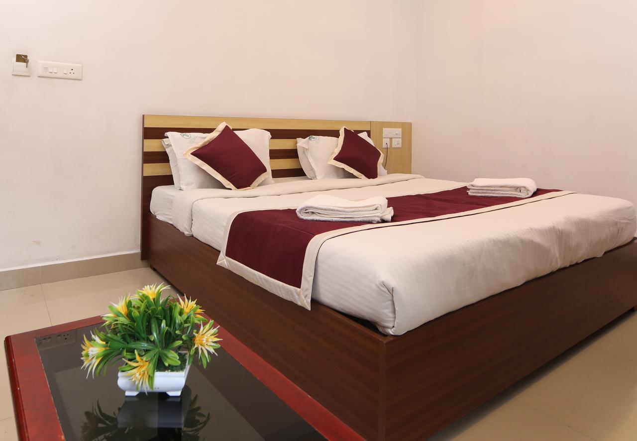 Oyo 18604 Puthens Capitol Inn Kochi エクステリア 写真