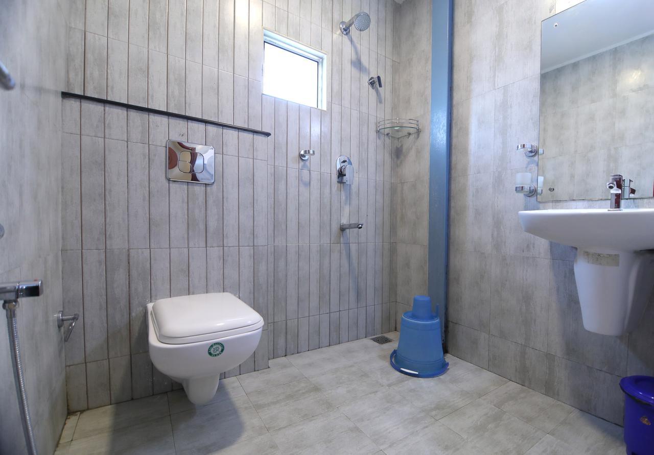 Oyo 18604 Puthens Capitol Inn Kochi エクステリア 写真