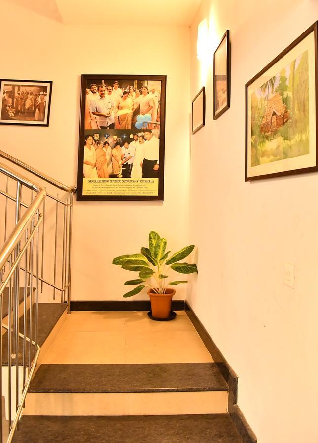 Oyo 18604 Puthens Capitol Inn Kochi エクステリア 写真