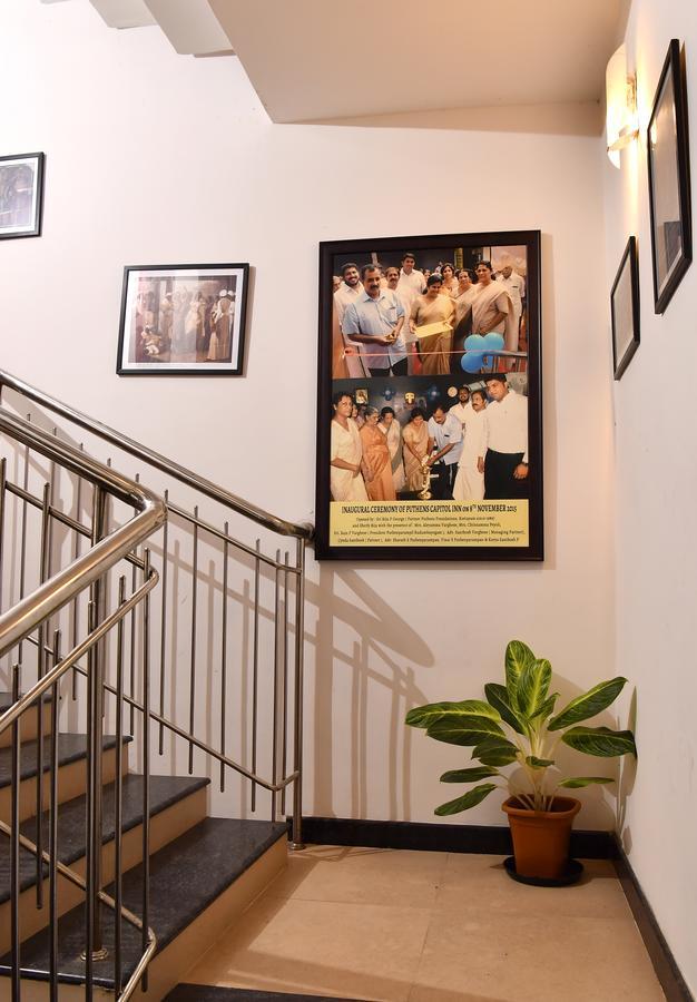 Oyo 18604 Puthens Capitol Inn Kochi エクステリア 写真