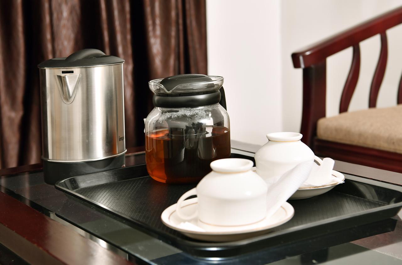 Oyo 18604 Puthens Capitol Inn Kochi エクステリア 写真