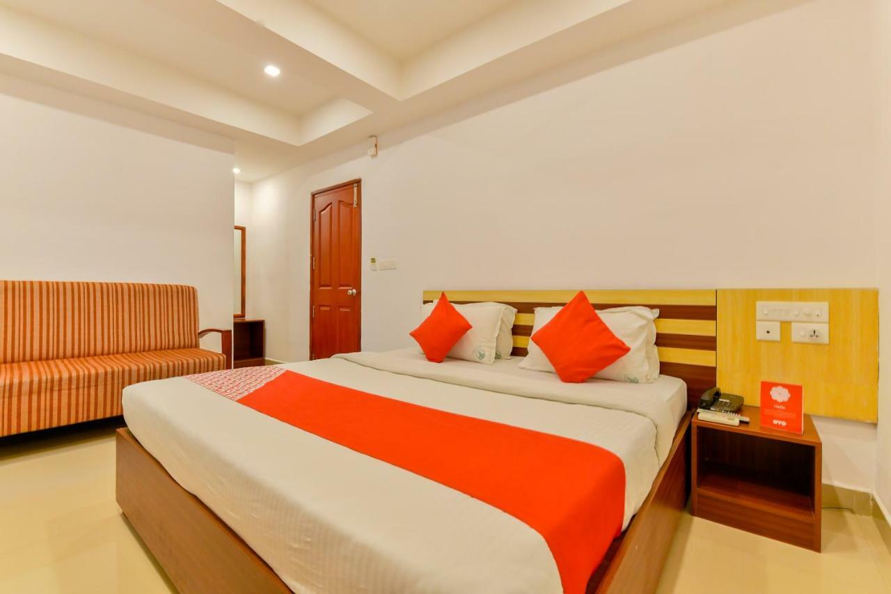 Oyo 18604 Puthens Capitol Inn Kochi エクステリア 写真