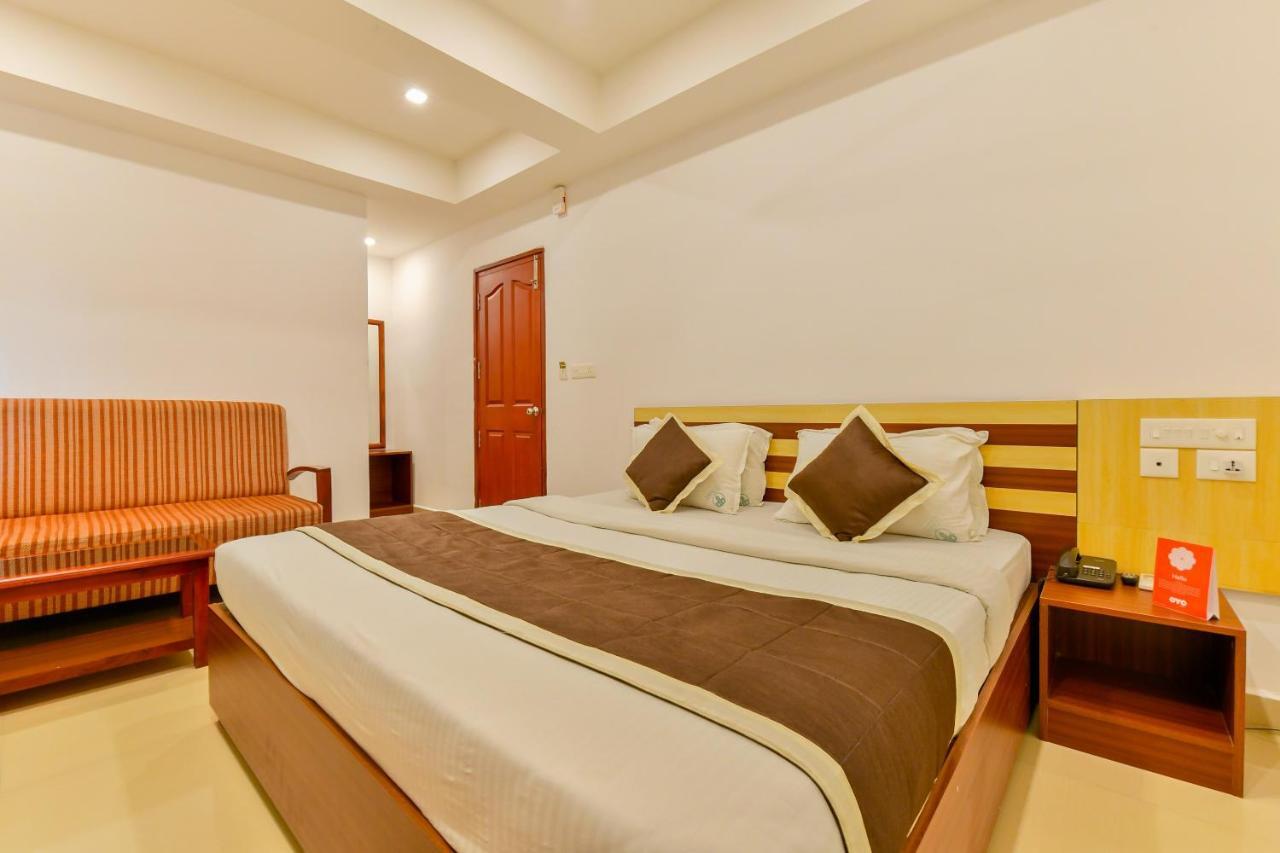 Oyo 18604 Puthens Capitol Inn Kochi エクステリア 写真