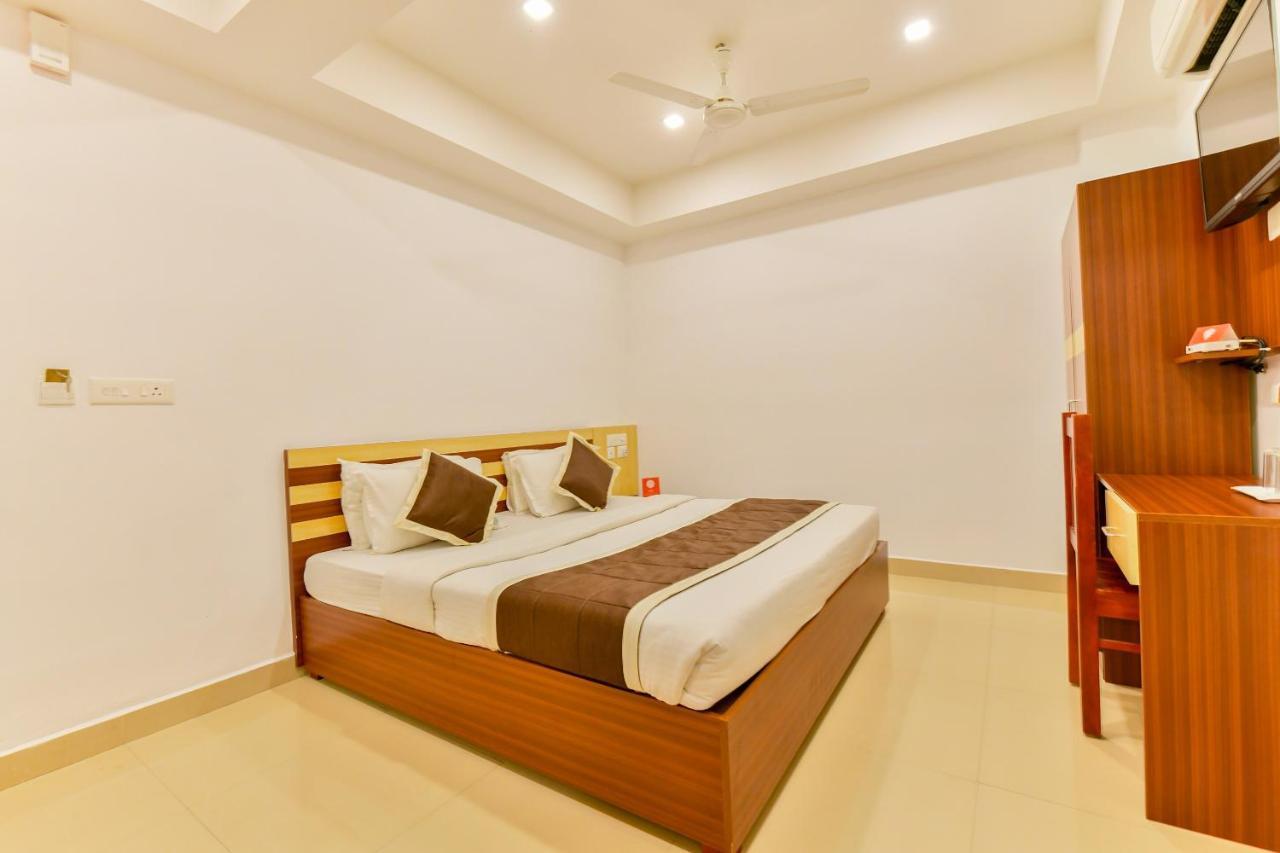 Oyo 18604 Puthens Capitol Inn Kochi エクステリア 写真